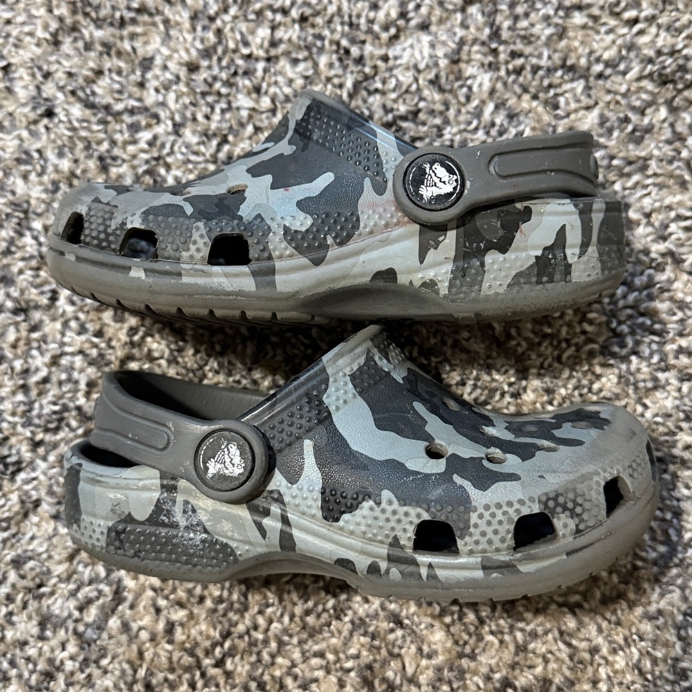 Camo Toddler Crocs C9 - Picture 4 of 6